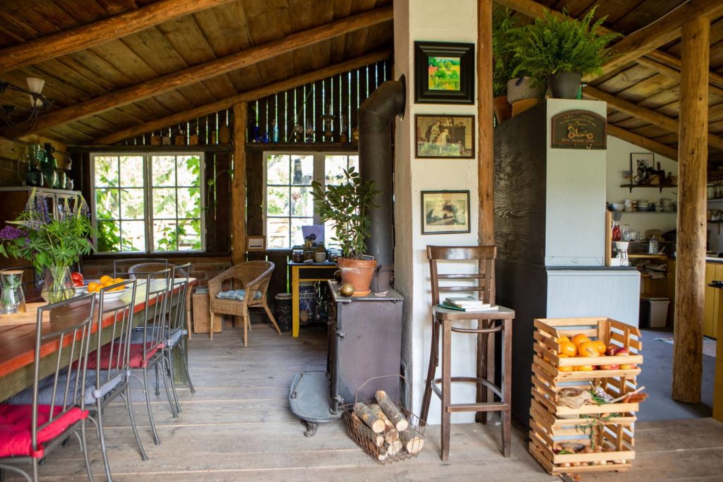 Wnętrze kuchni letniej w pensjonatu Letnia Kuchnia.